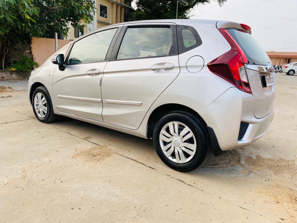 Details View - Honda Jazz photos - reseller,reseller marketplace,advetising your products,reseller bazzar,resellerbazzar.in,india's classified site,Honda Jazz, used Honda Jazz , old Honda Jazz  , old Honda Jazz  in Vadodara , Honda Jazz  in Vadodara